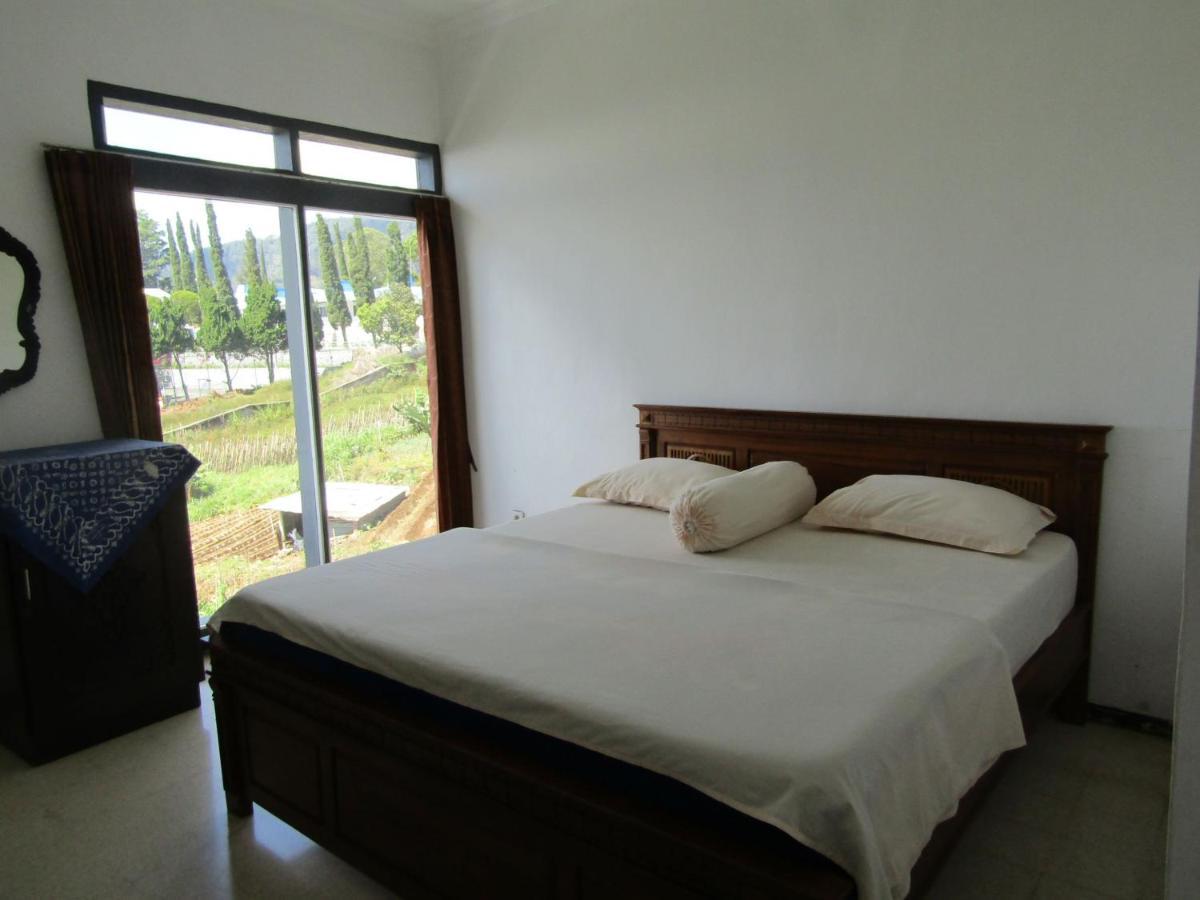 Hotel Pantes Sarangan Kültér fotó
