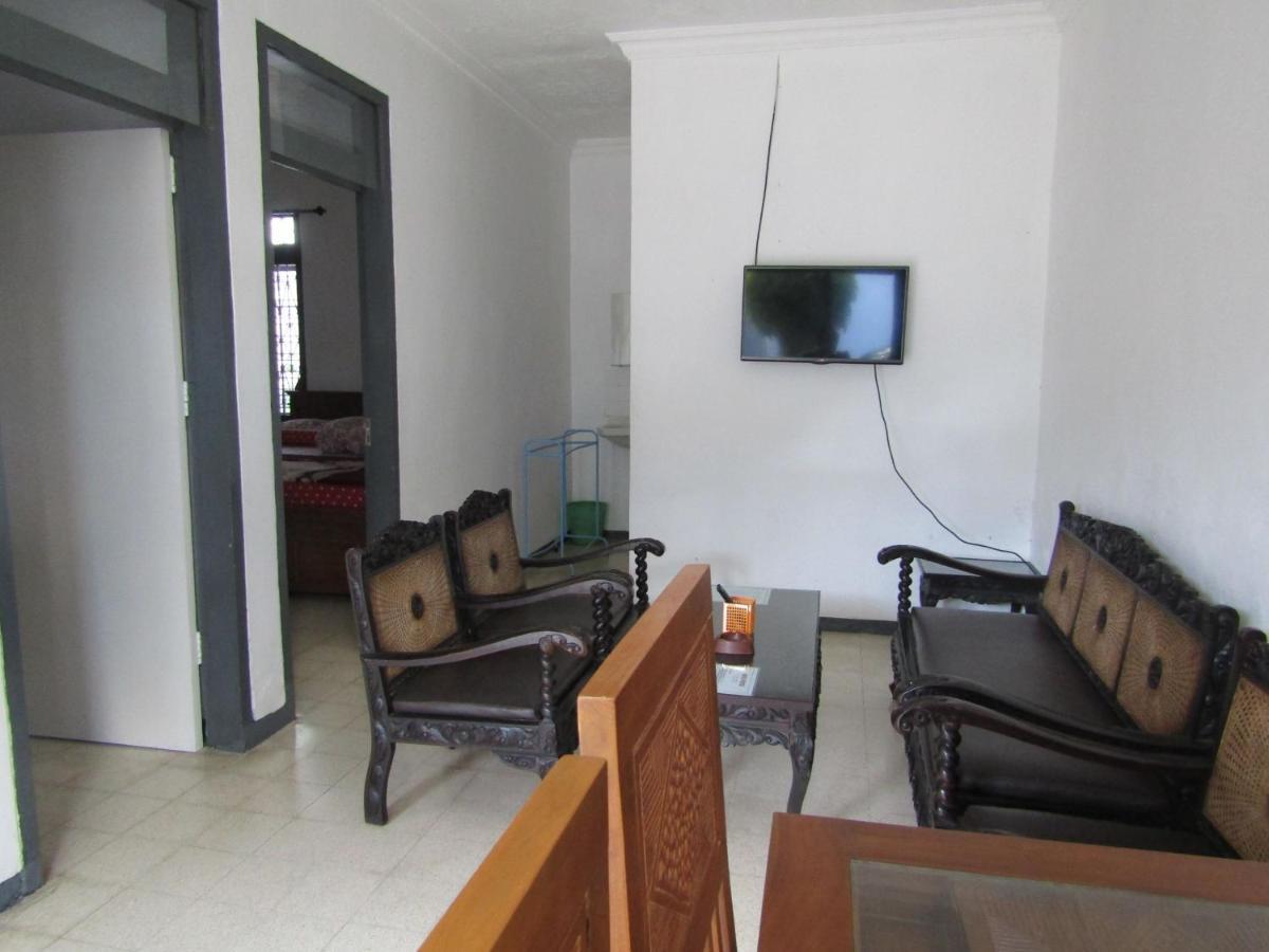Hotel Pantes Sarangan Kültér fotó